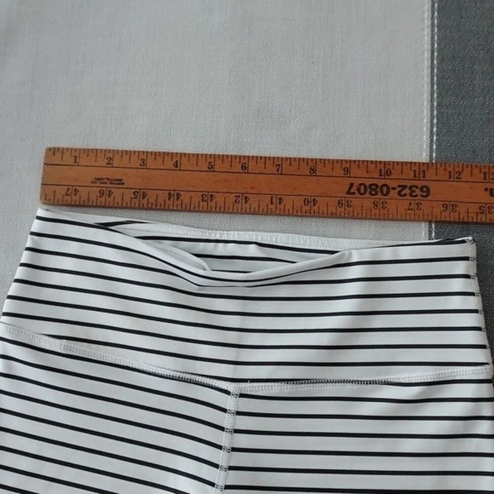 NWOT SCORPIO SOL‎ Capri Crop Leggings Pants White Navy Blue Stripes - Picture 2 of 4